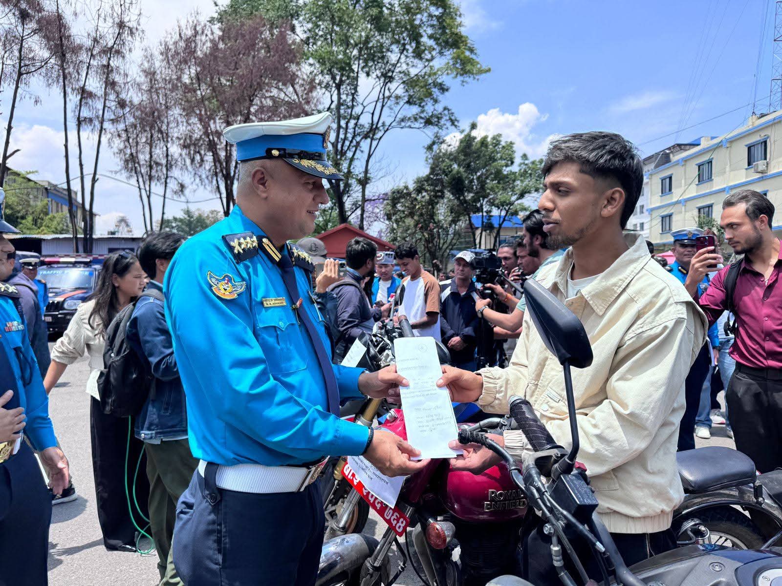 हराएका ६५ मोटरसाइकल तथा स्कुटर धनीलाई हस्तान्तरण