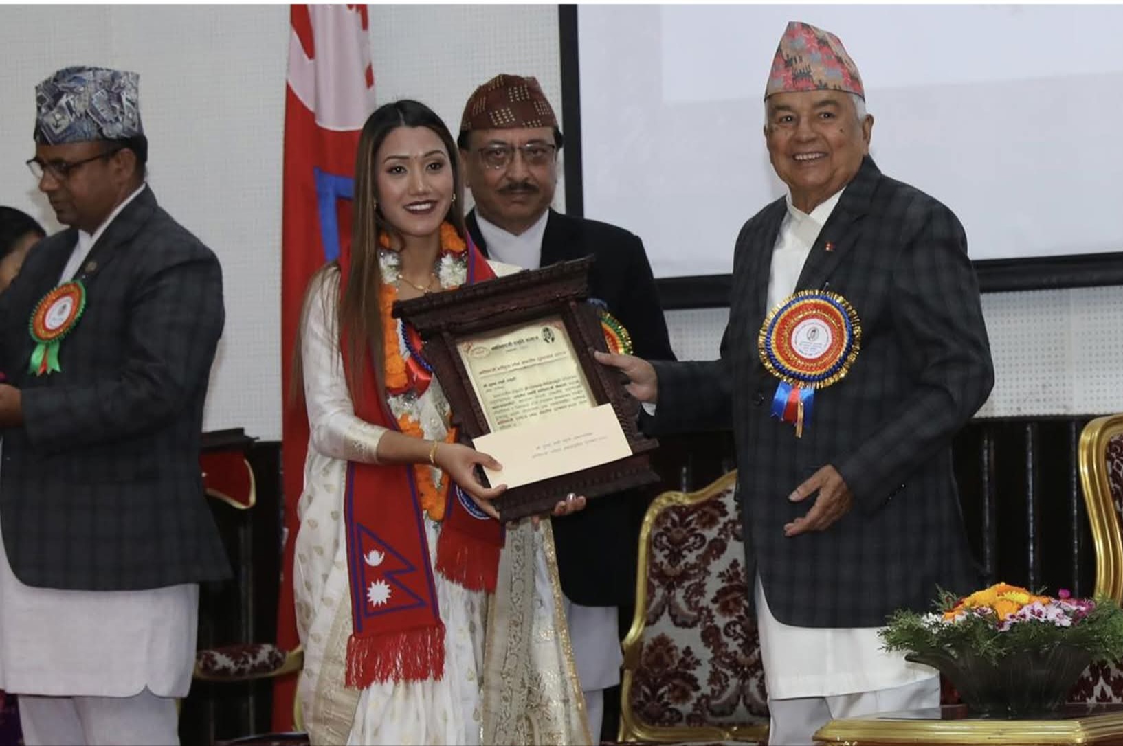 प्रेरणाको स्रोत बनिन् गायिका सुष्मा शाही ठकुरी : १४ वर्ष पछि अध्ययन सुचारु गर्दै एसईईमा ‘ए’ ग्रेड ल्याएर उतिर्ण