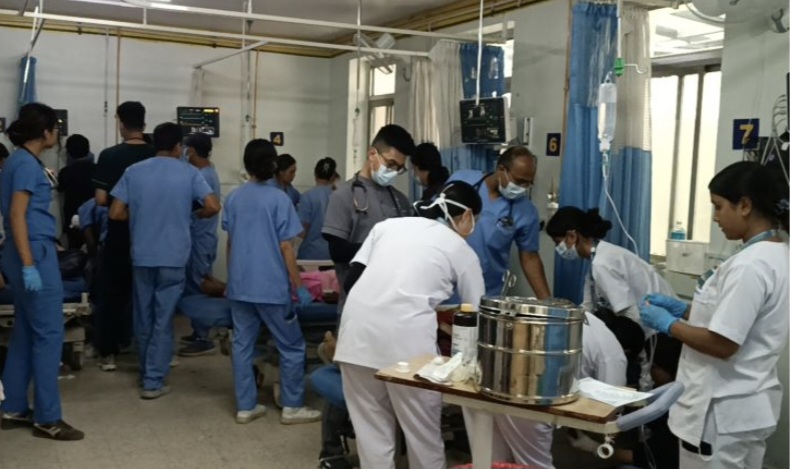 विपी राजमार्गमा बस दुर्घटनाः नेपाली सेनाका अमलदारसहित चार मृतकको पहिचान खुल्यो