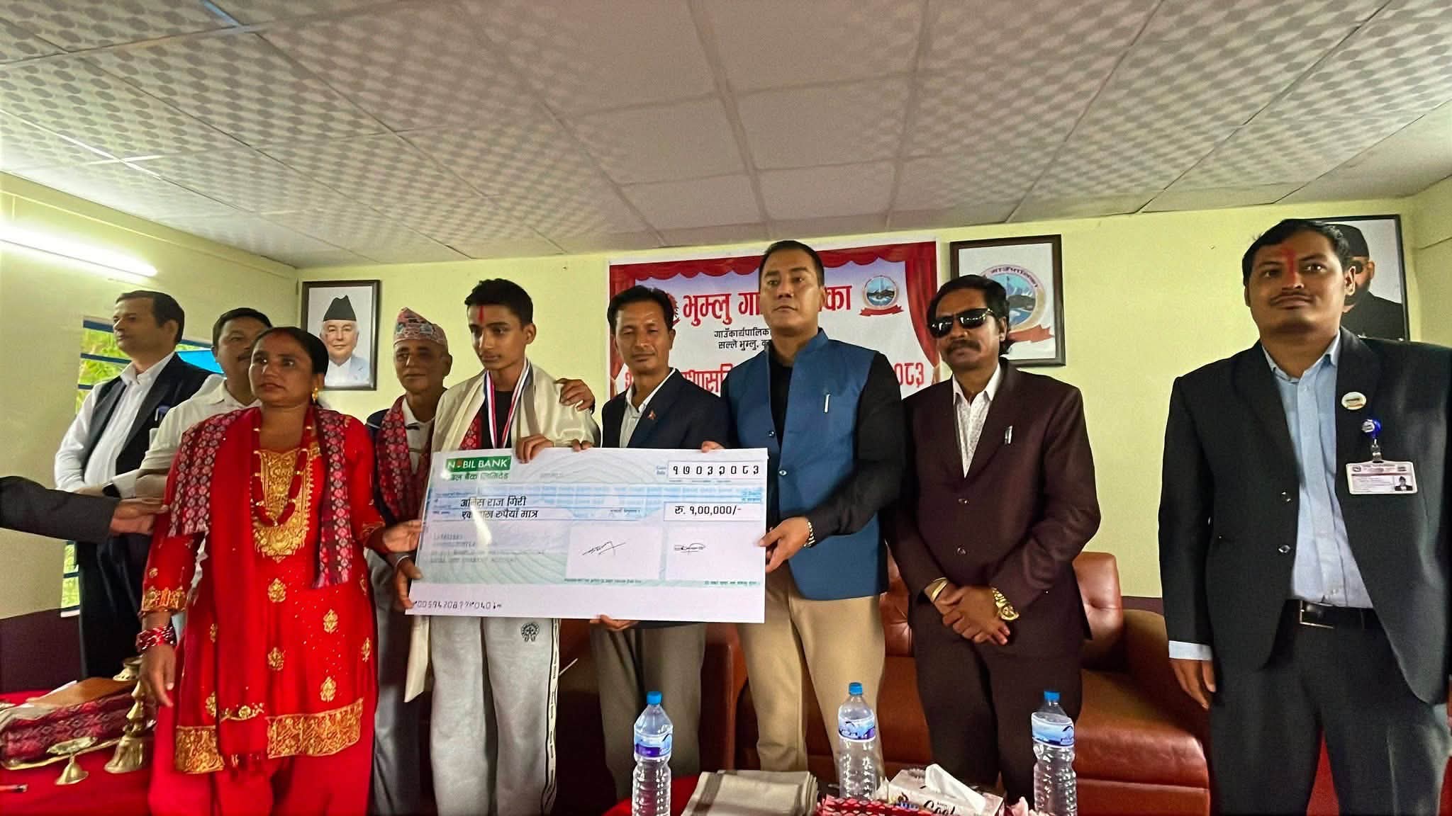एसईईमा उत्कृष्ट नतिजा ल्याउने विद्यार्थीलाई जनही एक लाख, कर्मचारी र शिक्षक पनि सम्मानित
