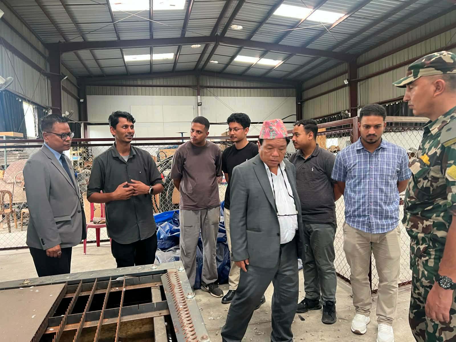 धुलिखेलस्थित काठमाडौं विश्वविद्यालयको निरीक्षण गर्दै मन्त्री महावीर पुन, अनुसन्धान र नवप्रवर्तनलाई राष्ट्रिय विकासको आधार बनाउन आग्रह
